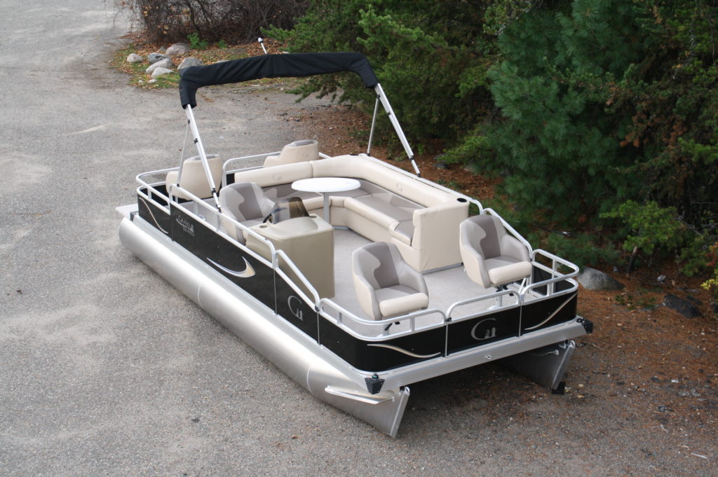 20ft Party Fish W/ Barrel Seats T&M Marine
