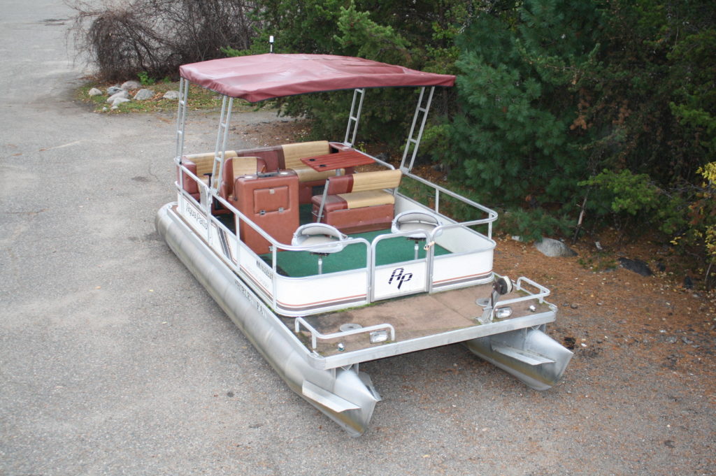 20 Ft 1986 Aqua Patio Pontoon With A 50 Hp Johnson No Bimini