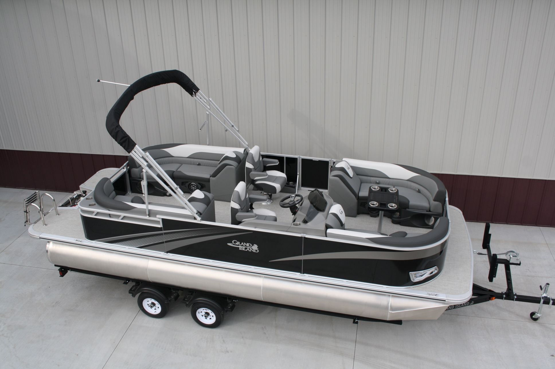 2385 Quad Lounge Cruise, 115 hp. 4 stroke and trailer - T & M Marine